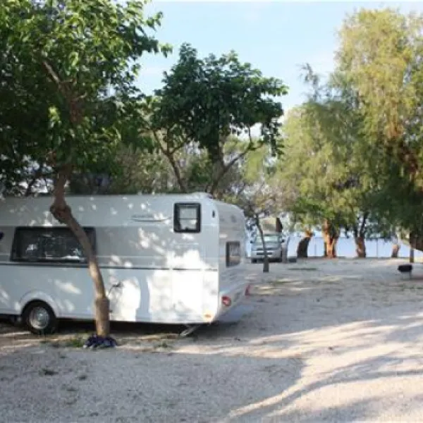 akrata-beach-camping-porovitsaakrata-lnlrx