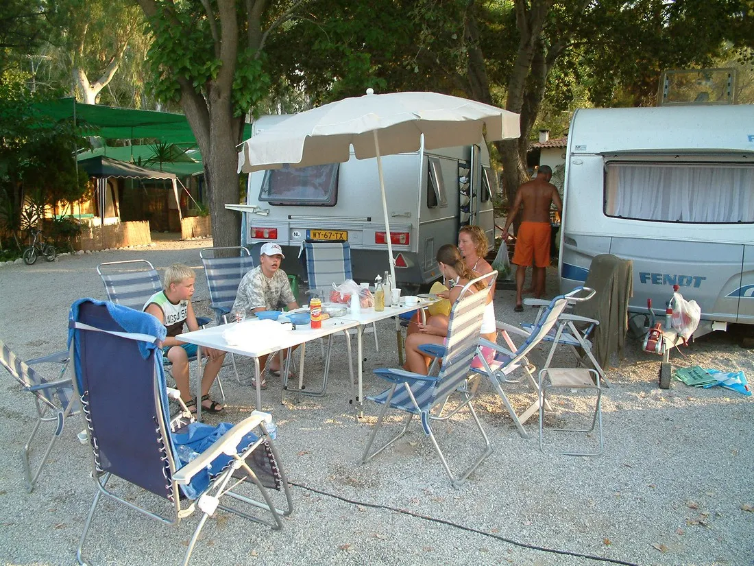 akrata-beach-camping-porovitsaakrata-ugkdf