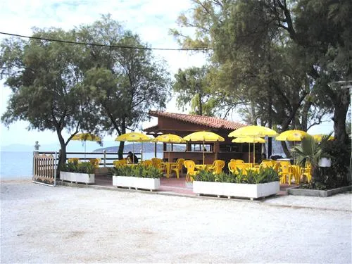 campsite-assini-beach-assini-plakadrepanon-qz0rw