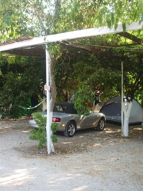 campsite-assini-beach-assini-plakadrepanon-skabu