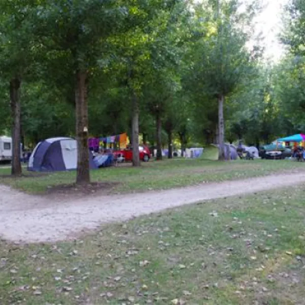 camping-les-borgnes-saint-sozy-689le