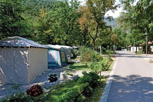 holiday-resort-and-autocamp-medveja-medveja-qvzbi