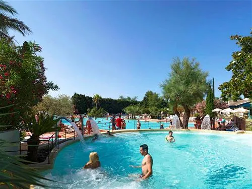 camping-fleur-de-camargue-aigues-mortes-vf8qi