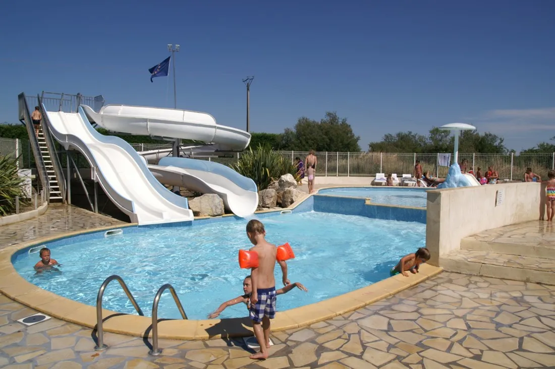 camping-fleur-de-camargue-aigues-mortes-xj9m4