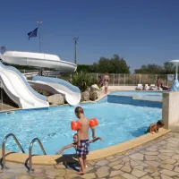 camping-fleur-de-camargue-aigues-mortes-xj9m4