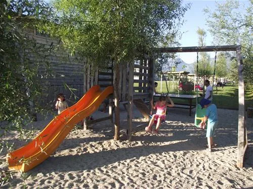 camping-lake-shkodra-resort-albania-omaregrile-vrake-izdzq