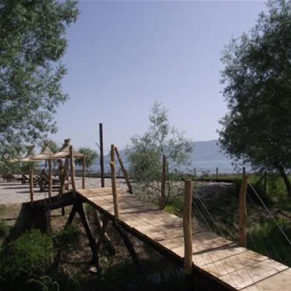 camping-lake-shkodra-resort-albania-omaregrile-vrake-m4wa0