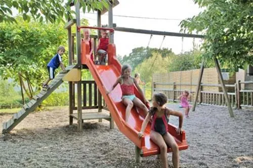 camping-au-ptit-bonheur-peyrillac-etppe