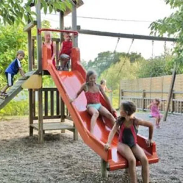 camping-au-ptit-bonheur-peyrillac-etppe