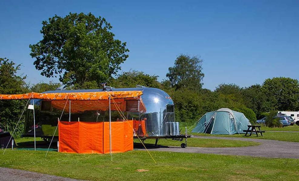 cakes-and-ale-park-theberton-qzcmg