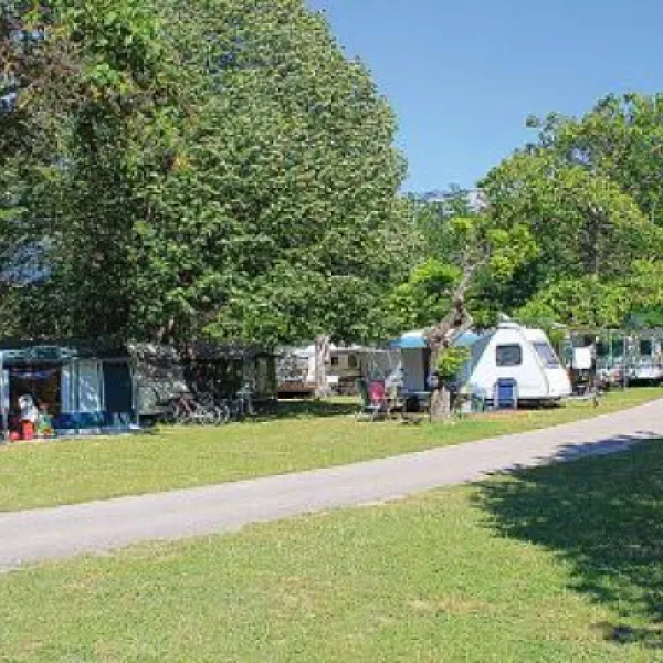 camping-chamarges-drme-bmoat
