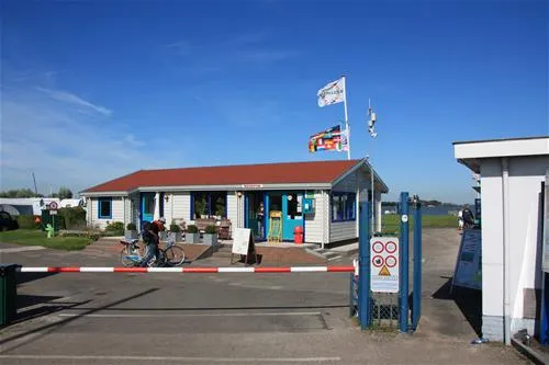 camping-strandbad-edam-edam-fnm7b