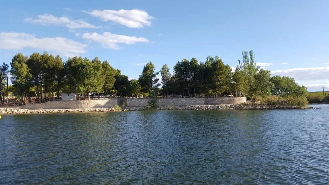 lake-caspe-camping-zaragoza-g6une
