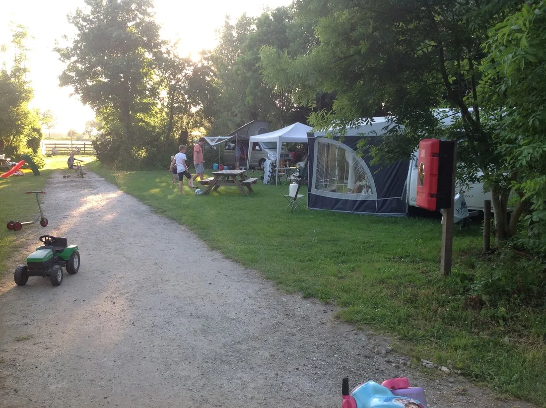 camping-kaasboerderij-rustdam-zoeterwoude-wyxaa
