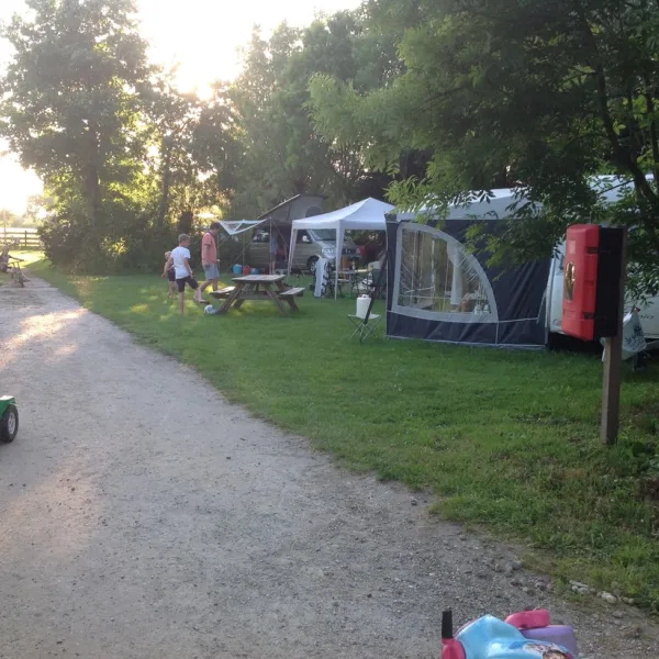 camping-kaasboerderij-rustdam-zoeterwoude-wyxaa
