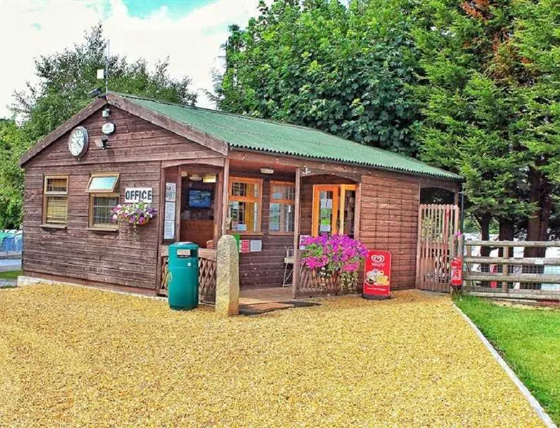 laneside-caravan-park-hope-m7sko