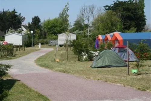 camping-flower-du-golf-saint-jean-de-la-rivire-hk8y7