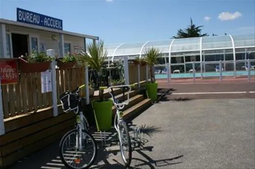 camping-flower-du-golf-saint-jean-de-la-rivire-pds7v