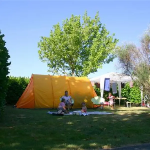 camping-domaine-saintlaurent-montferrand-aglek