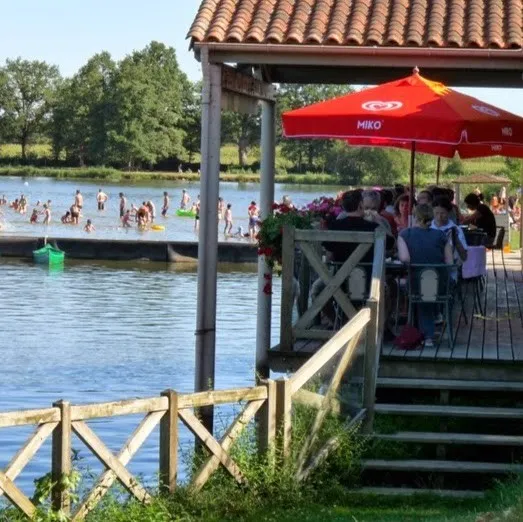 camping-du-lac-de-la-tricherie-mesnard-la-barotire-aiynq