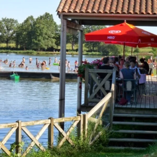 camping-du-lac-de-la-tricherie-mesnard-la-barotire-aiynq