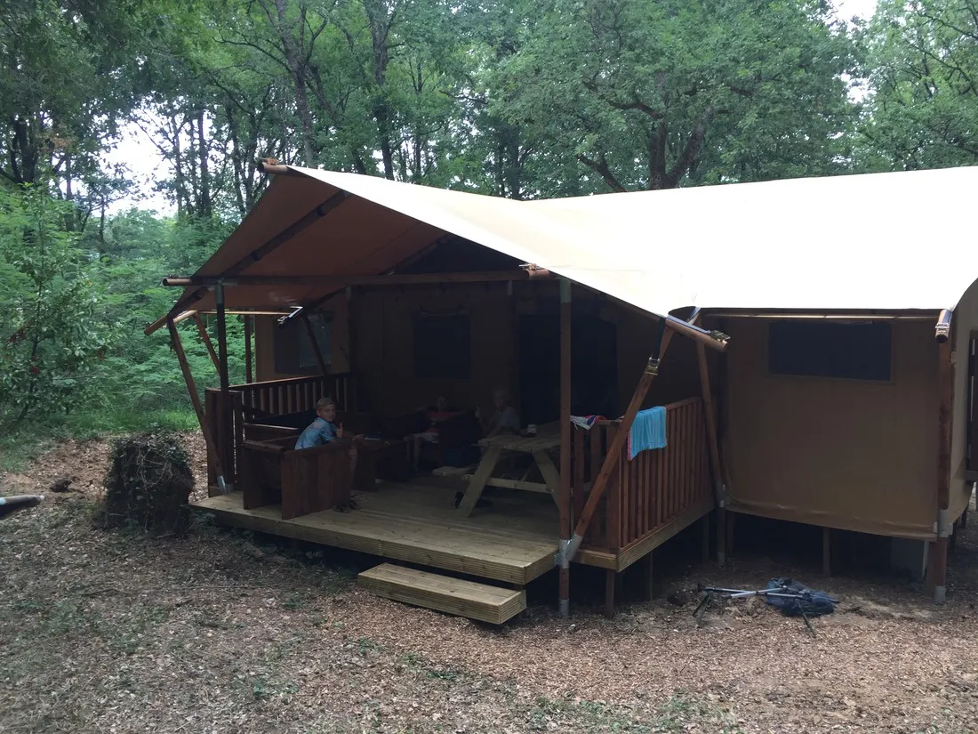 camping-les-ormes-saint-etienne-de-villereal-pdzb1