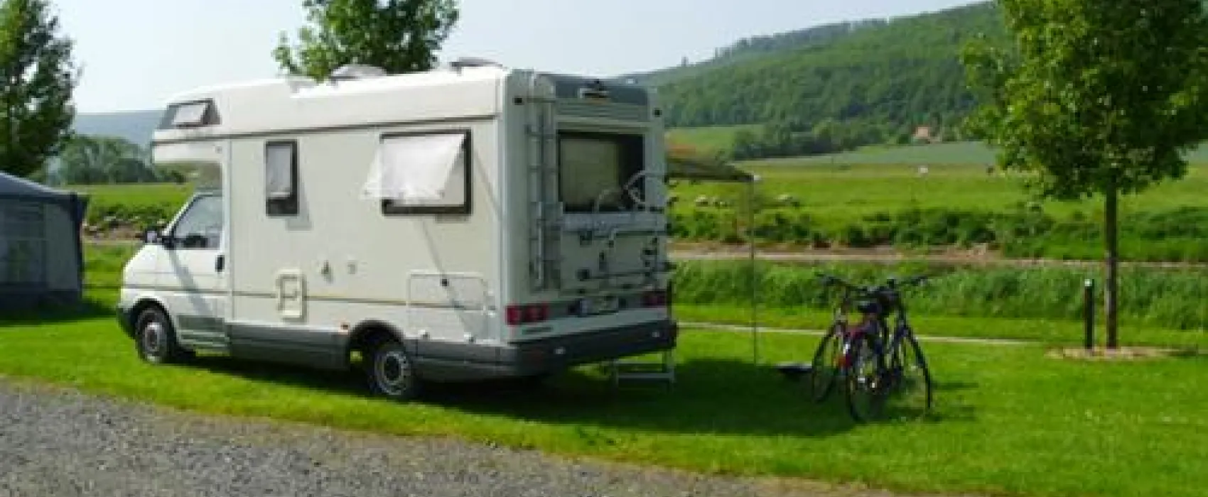 Campen am Fluss