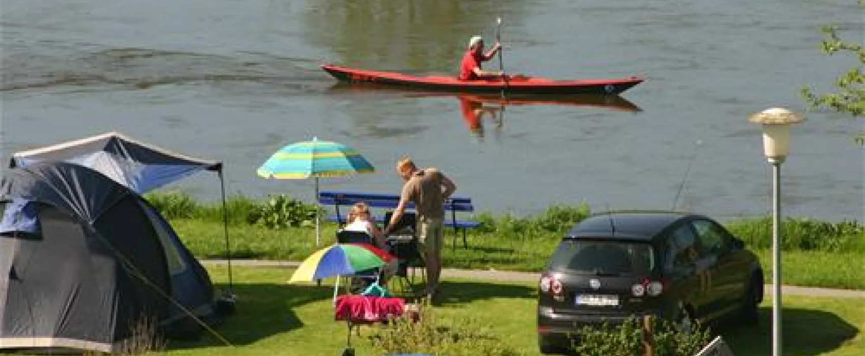 Campen am Fluss