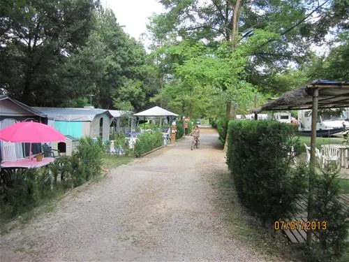 camping-besalu-besalu-mzz0v