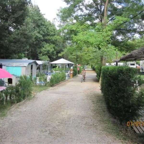 camping-besalu-besalu-mzz0v