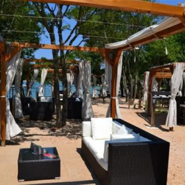 camping-njivice-njivice-hudwn