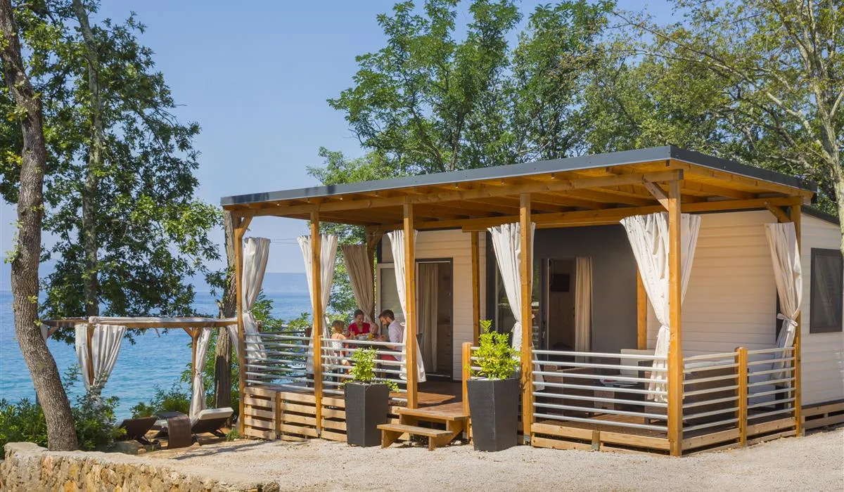 camping-njivice-njivice-rchev