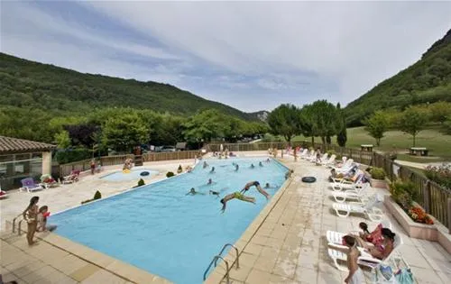 camping-maisonneuve-dordogne-castelnaud-la-chapelle-p4h4m
