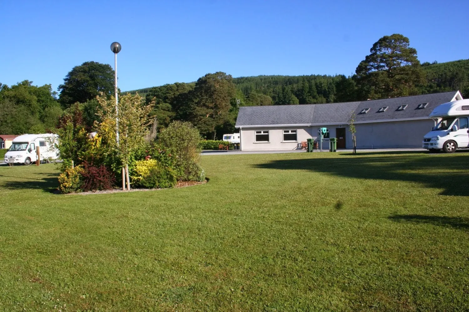 glen-of-aherlow-car-camp-park-stagdale-bridge-ztgjv