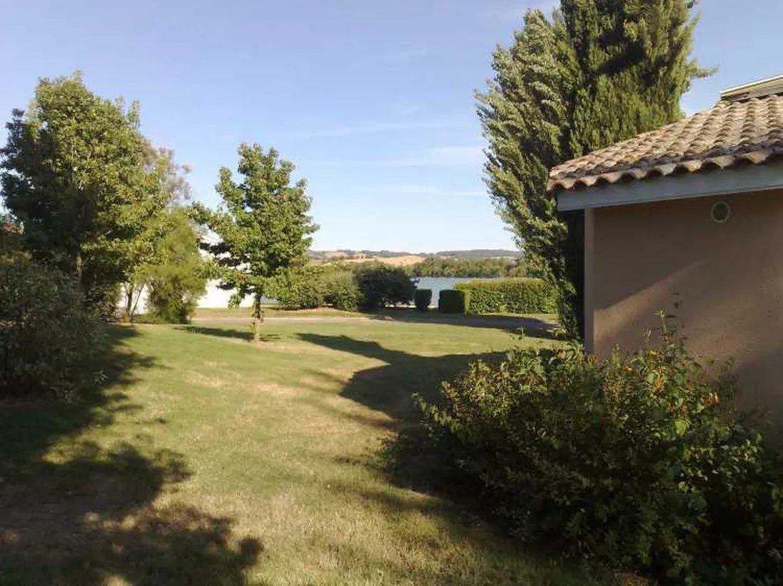 village-de-loisirs-le-lomagnol-beaumont-de-lomagne-rw9sk