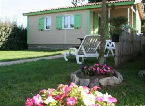 flower-camping-utahbeach-sainte-marie-du-mont-aqgqi