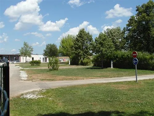 camping-municipal-du-lac-villegusien-le-lac-9oxy0