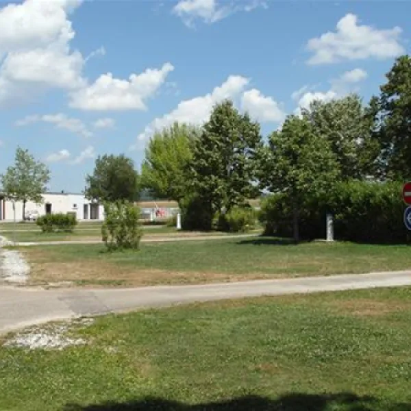 camping-municipal-du-lac-villegusien-le-lac-9oxy0