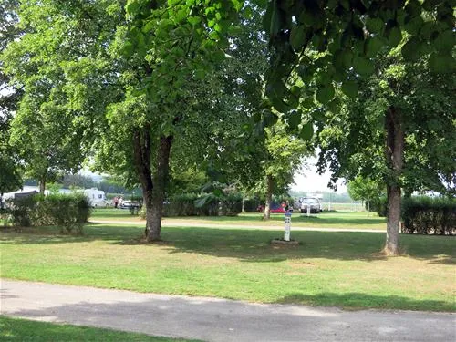 camping-municipal-du-lac-villegusien-le-lac-i5jkt