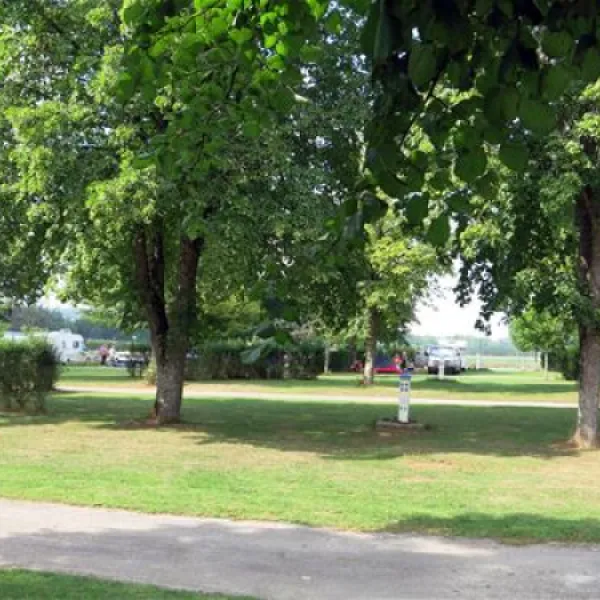 camping-municipal-du-lac-villegusien-le-lac-i5jkt