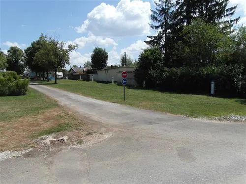 camping-municipal-du-lac-villegusien-le-lac-lh6og