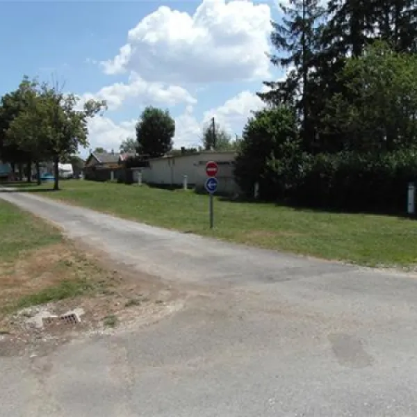 camping-municipal-du-lac-villegusien-le-lac-lh6og
