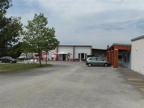 camping-municipal-du-lac-villegusien-le-lac-oeof1
