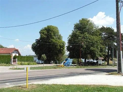 camping-municipal-du-lac-villegusien-le-lac-sngq1