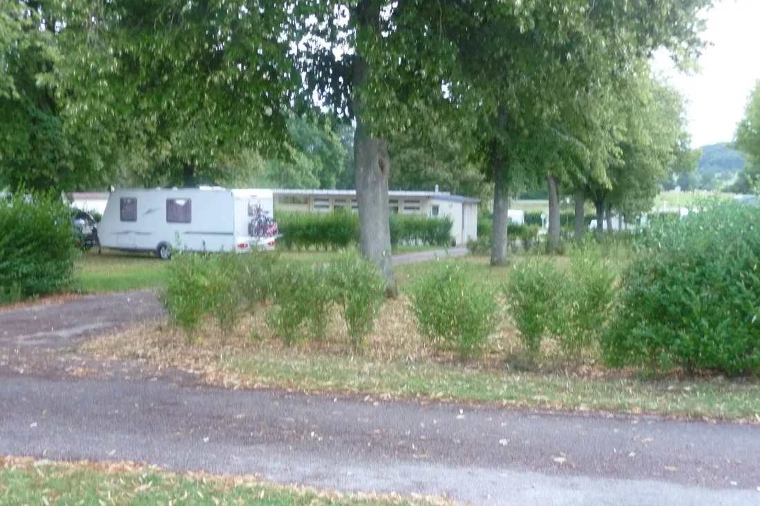camping-municipal-du-lac-villegusien-le-lac-yfhrn