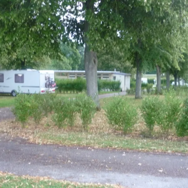 camping-municipal-du-lac-villegusien-le-lac-yfhrn