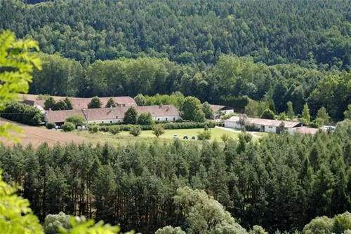 novy-dvur-tyn-nad-vltavou-8lv2y