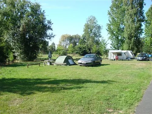 camping-le-rochat-belle-isle-chateauroux-dhg5n