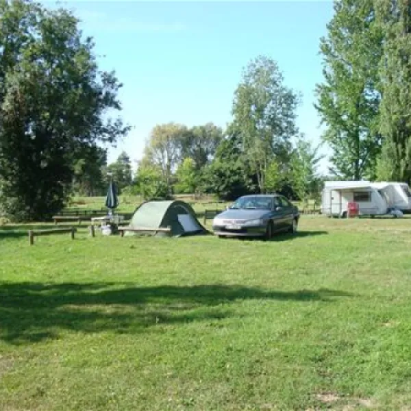 camping-le-rochat-belle-isle-chateauroux-dhg5n