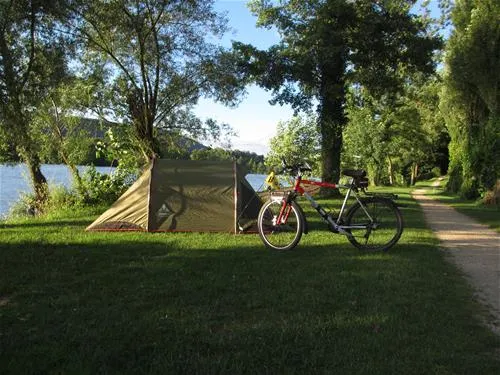 camping-und-schwimmbad-am-rhein-kaiseraugst-d208j